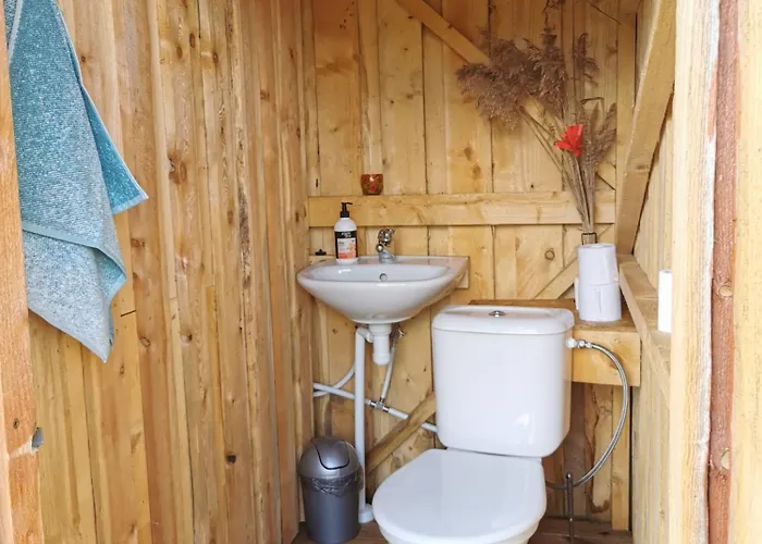 Paeikesekivi Keskus بيت خشبي Ridakula (Viljandi)