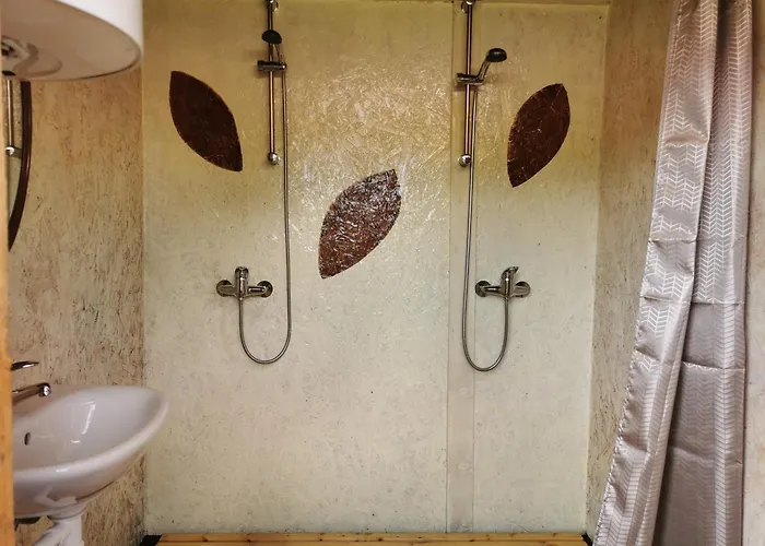 بيت خشبي Paeikesekivi Keskus *